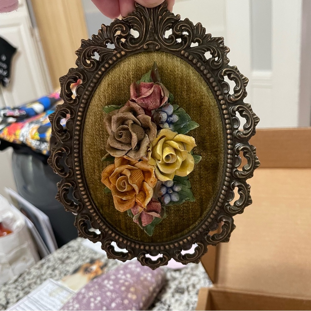 VINTAGE Set of 2 Capodimonte Porcelain Framed 3D Floral Mural Wall Plaques - Picture 15 of 16